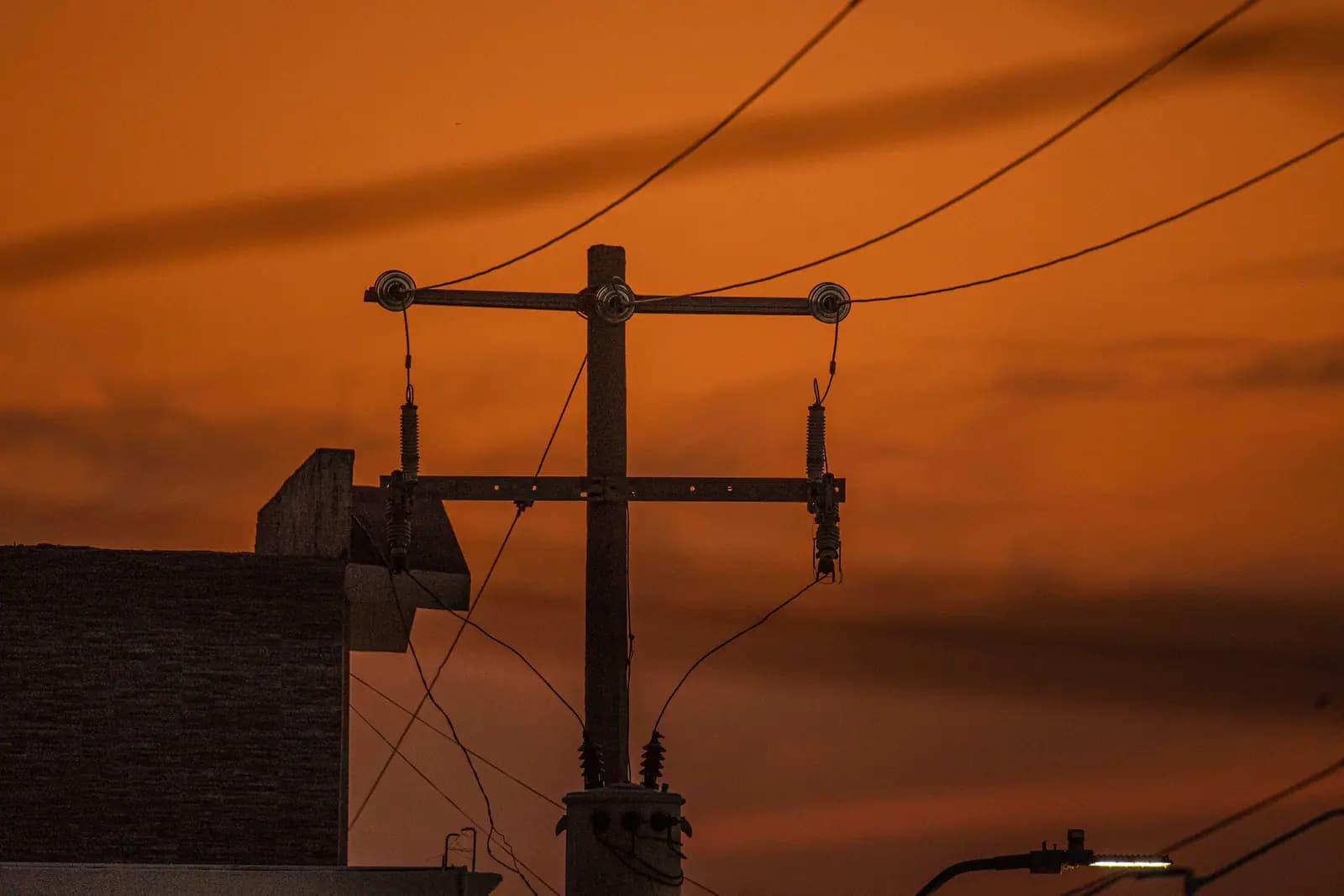 Elektrik Maliyet Düşürme Yöntemleri: Üretim Tesislerinde Enerji Verimliliği İçin 12 Strateji